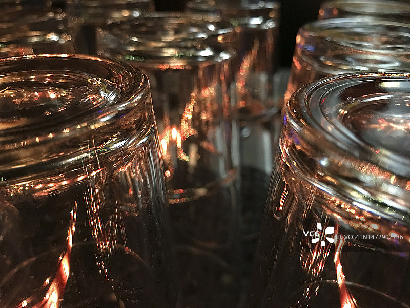 冲洗过的品脱玻璃杯特写图片素材