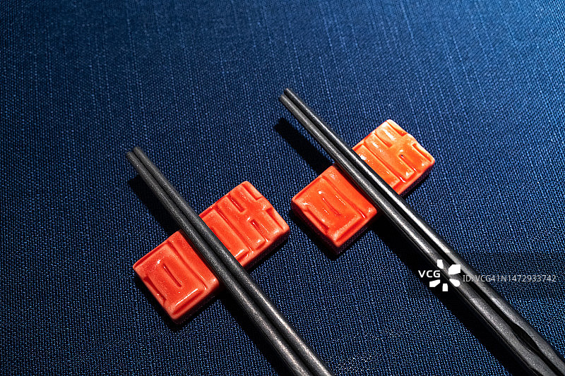 中式传统餐具：筷子图片素材