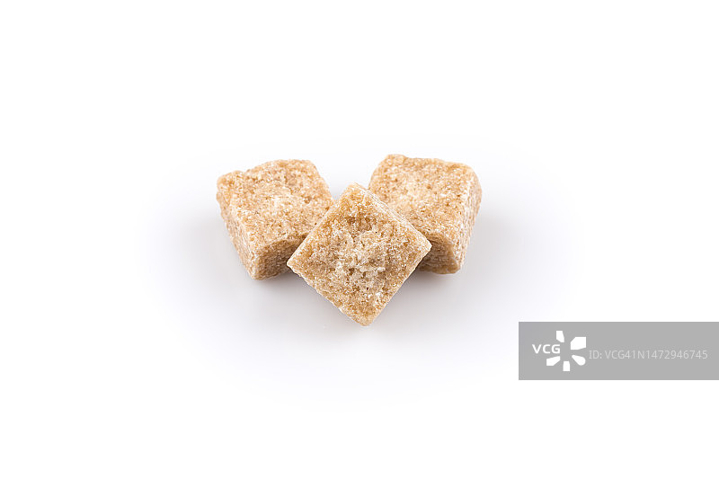 白色背景上的棕色方糖图片素材