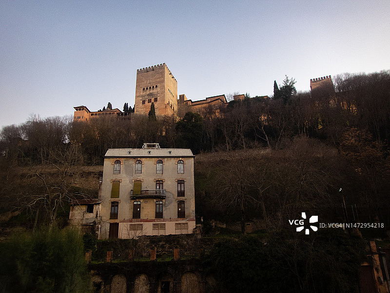 西班牙格拉纳达阿尔罕布拉宫日落景观图片素材