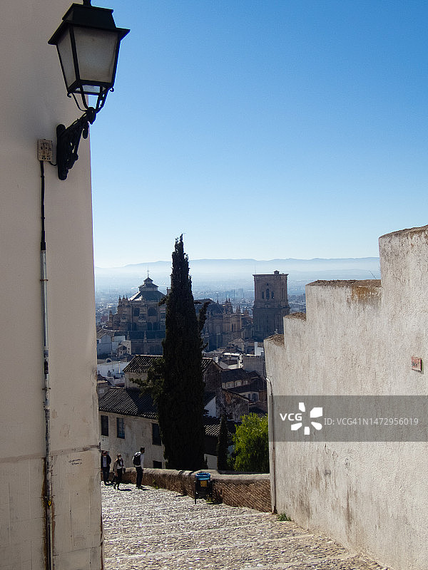 西班牙安达卢西亚格拉纳达阿尔拜辛鹅卵石街道景观图片素材