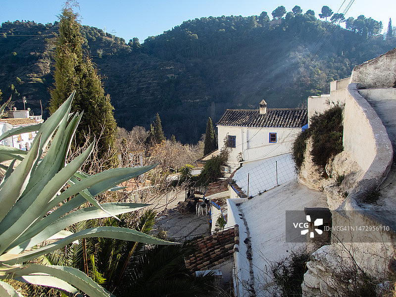 西班牙安达卢西亚格拉纳达萨克罗蒙特城镇景观图片素材