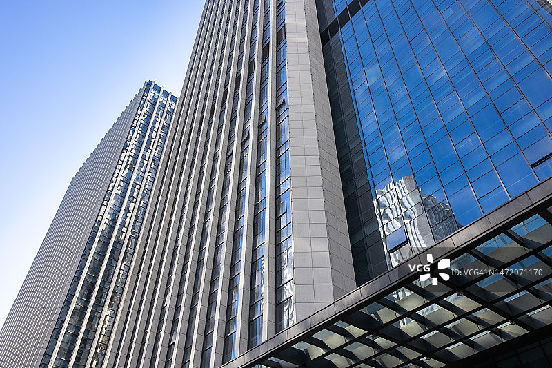 城市现代建筑玻璃幕墙：中国江苏省无锡金融区图片素材