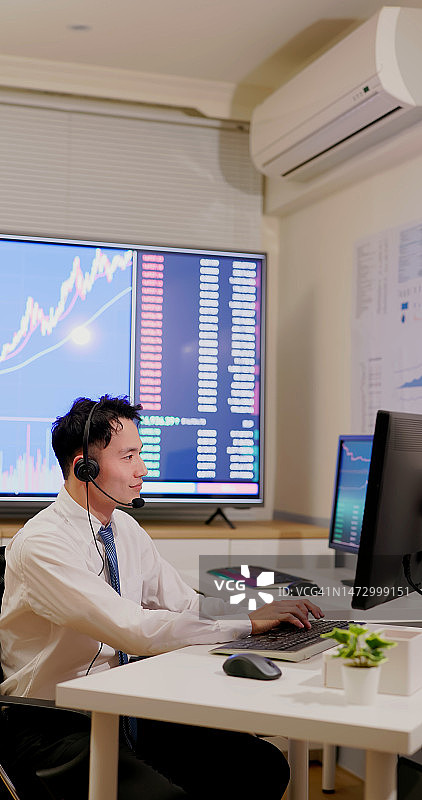 男性股市客服图片素材