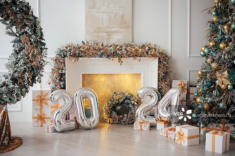 2024年大型银色球体新年圣诞家居装饰波西米亚风图片素材