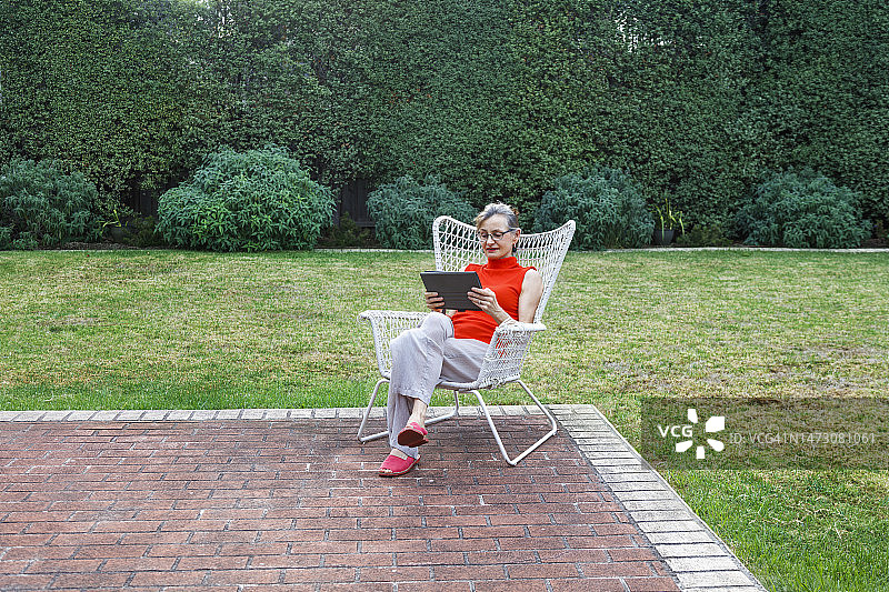 在家工作的女性图片素材