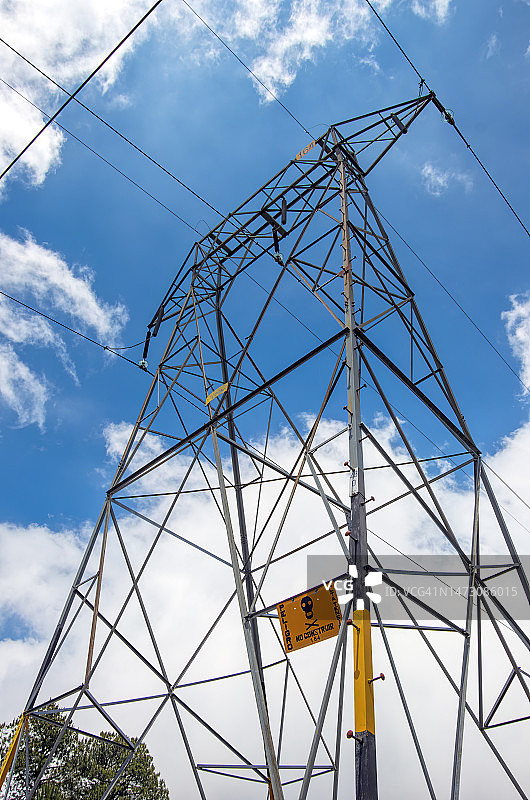 大型钢制电线塔，墨西哥伊斯特拉西瓦特尔-波波卡特佩特尔国家公园图片素材