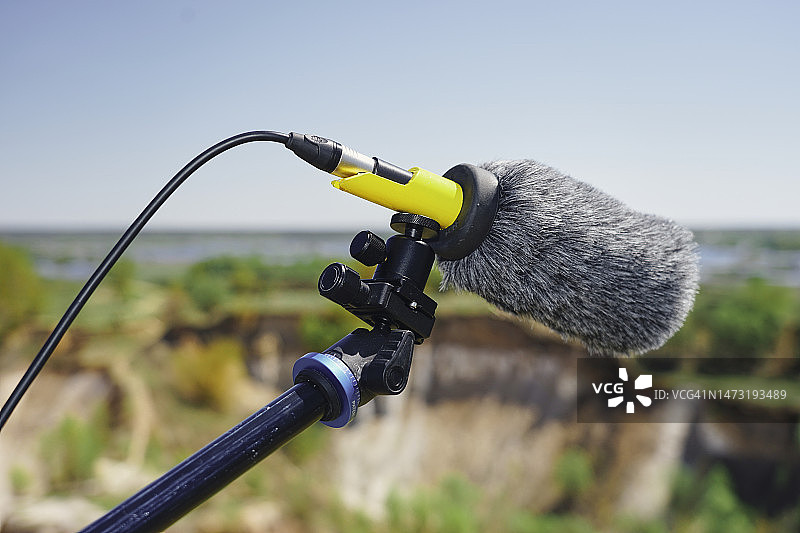 用于录制环境声音的杆式麦克风图片素材