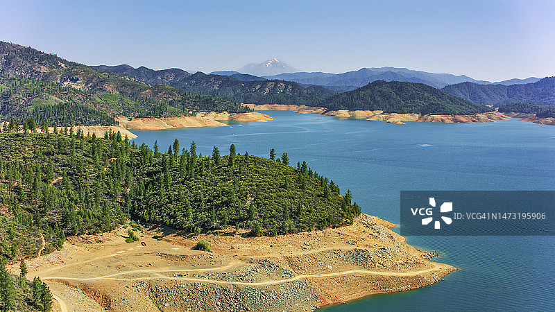 沙斯塔湖畔风光图片素材