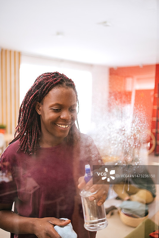 清洁窗户图片素材