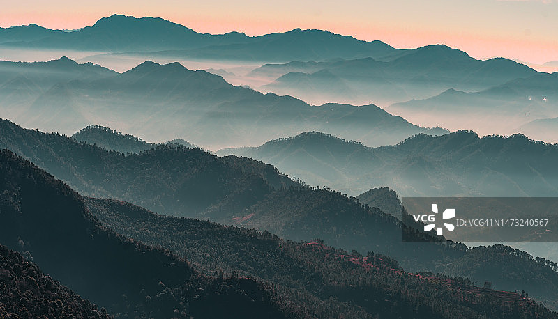 印度北阿坎德邦查莫利日落山景图片素材