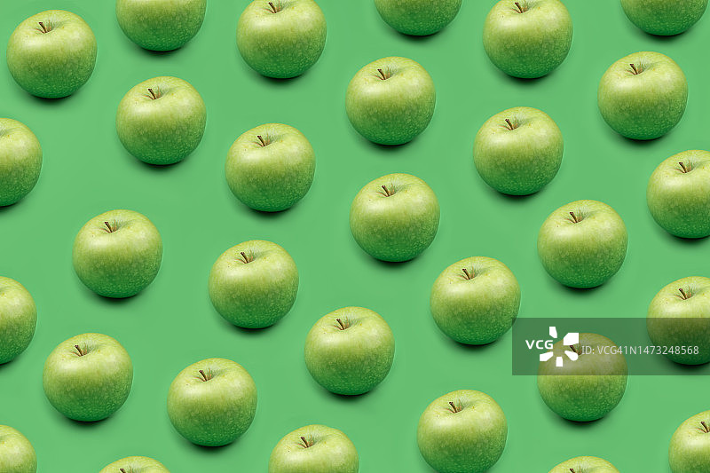 绿色背景上的青苹果图片素材