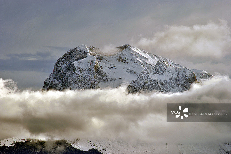 阿布鲁佐格兰萨索山的大角峰图片素材
