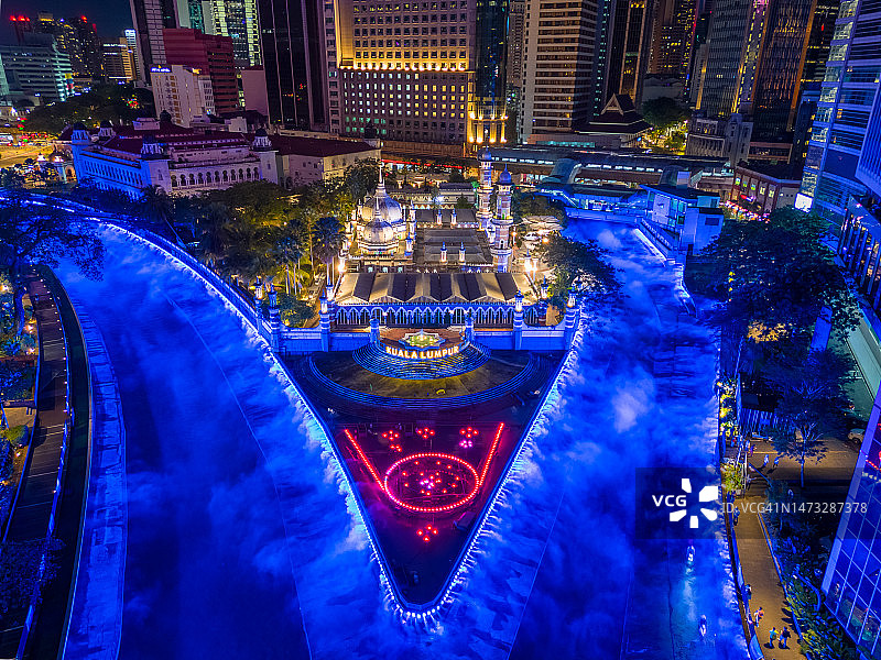 吉隆坡加美克清真寺和生命之河的航拍夜景图片素材