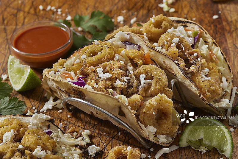 香脆鱿鱼墨西哥卷饼图片素材