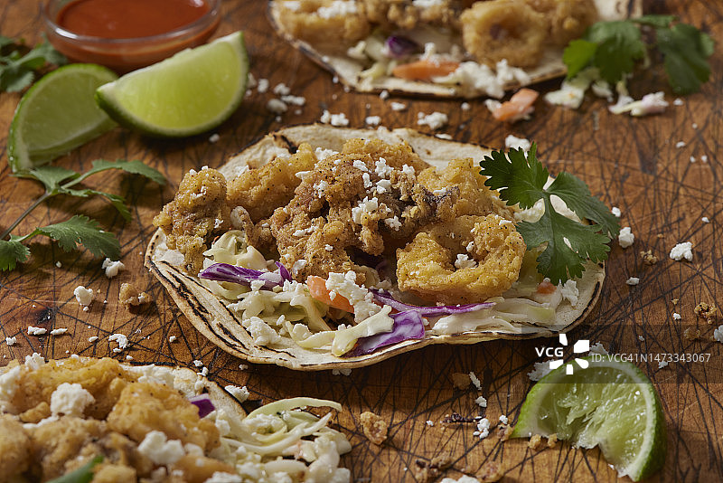 香脆鱿鱼墨西哥卷饼图片素材