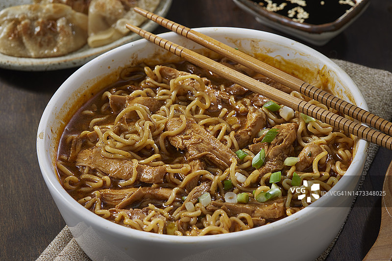 鸡腿啤酒拉面图片素材