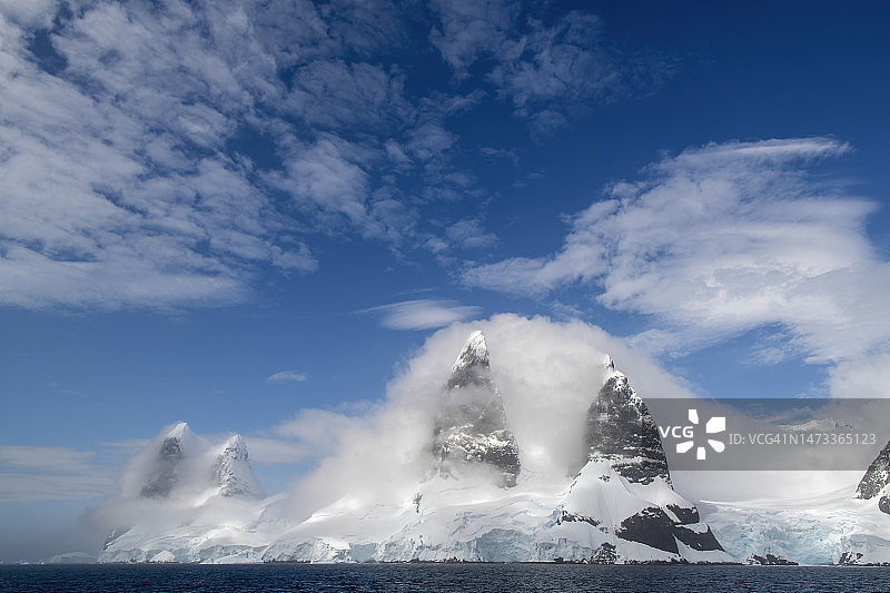 南极洲勒梅尔海峡和雷纳德角的壮丽景色图片素材