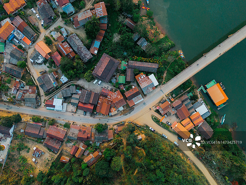 老挝琅勃拉邦镇和湄公河航拍图片素材