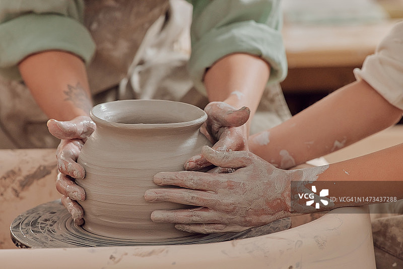 陶艺课特写：创意、学习与手工设计图片素材