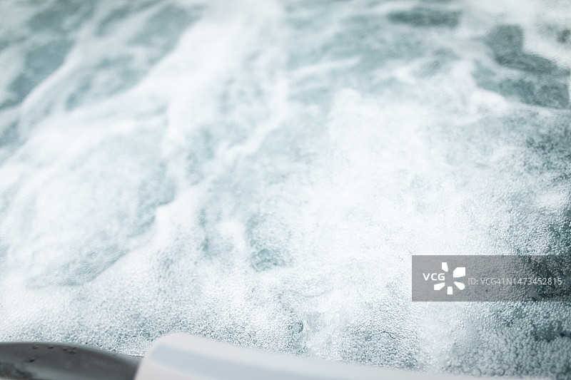 流动水的浴缸俯视图图片素材