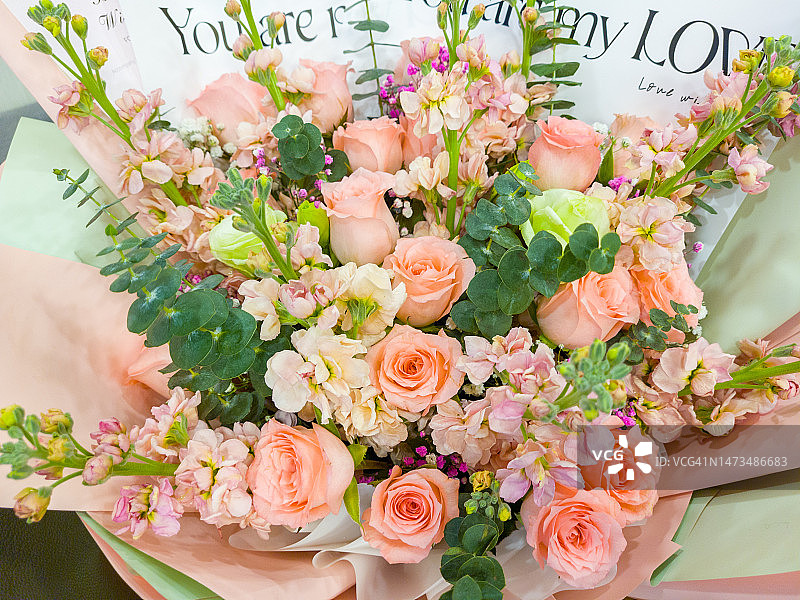 用于庆祝的粉色玫瑰花束图片素材