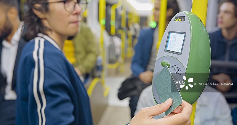 女人手买票图片素材