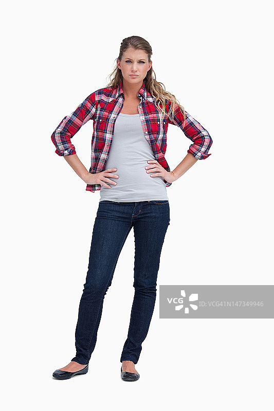 年轻女子摆姿势的肖像图片素材