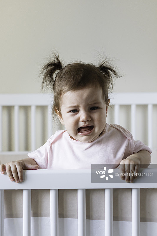 哭泣的婴儿图片素材