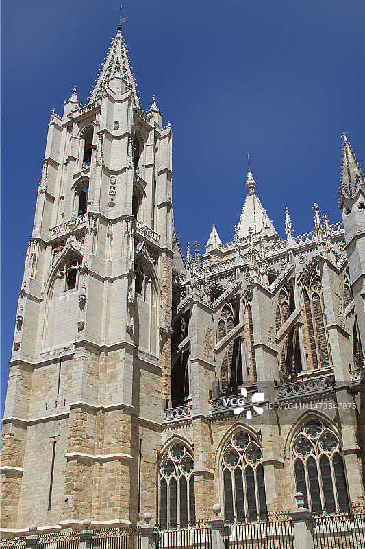 莱昂大教堂钟楼和飞扶壁图片素材