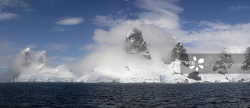 南极洲勒梅尔海峡和雷纳德角壮丽全景图片素材