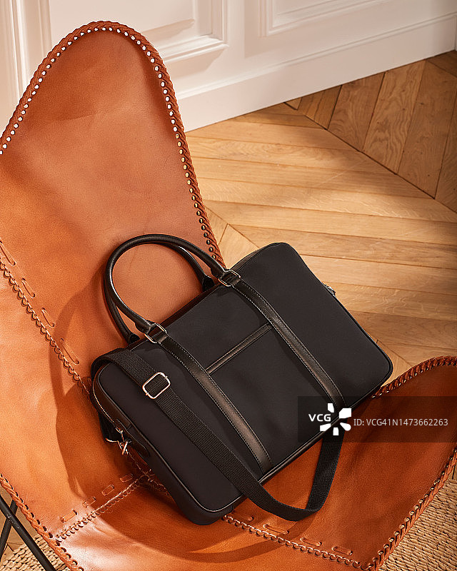 黑色中号包图片素材