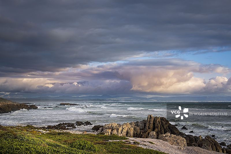 南非西开普省斯库尔皮斯拜的壮丽海岸景色图片素材