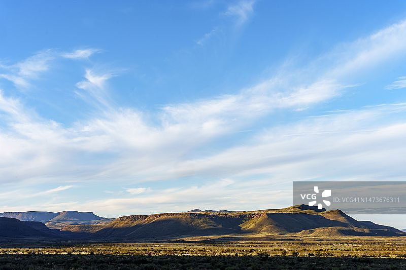 卡鲁国家公园的山脉和云彩的壮丽景色图片素材