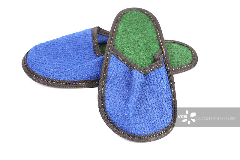 俯视角度拍摄的白色背景上的夹趾拖鞋，摩尔多瓦图片素材