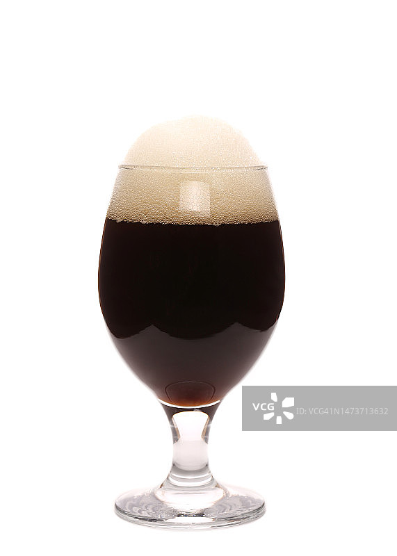 摩尔多瓦白色背景下的葡萄酒杯特写图片素材