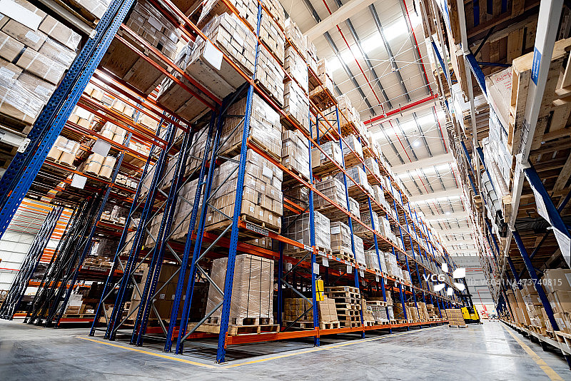 空置的配送仓库图片素材