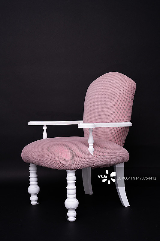 黑色背景下的玩具特写，罗马尼亚图片素材