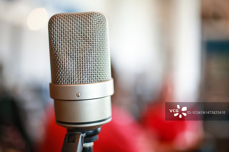 录音室中的麦克风音乐录音设备播客广播概念图片素材