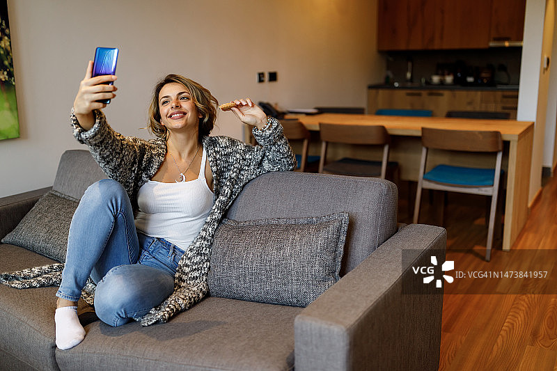 在家享受空闲时光图片素材