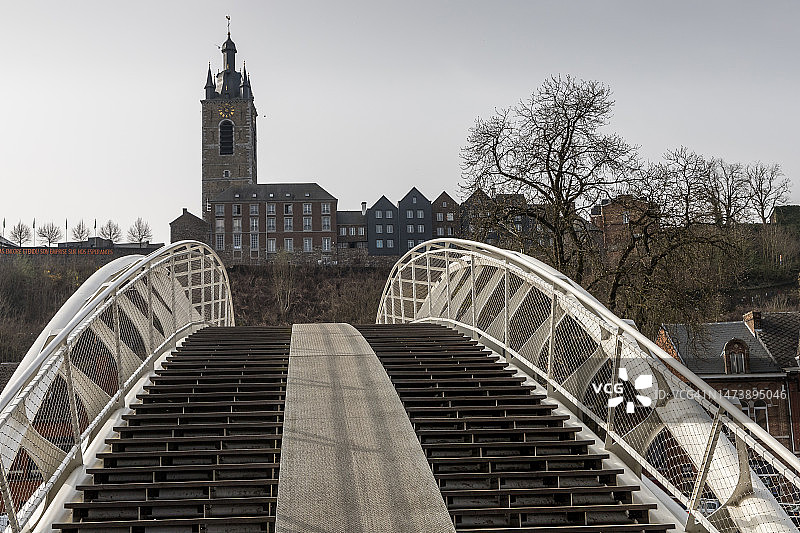 从人行桥看图安天际线图片素材