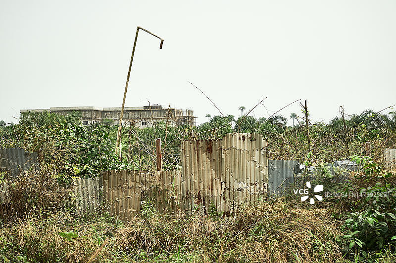 利比里亚蒙罗维亚郊区的瓦楞铁景观图片素材