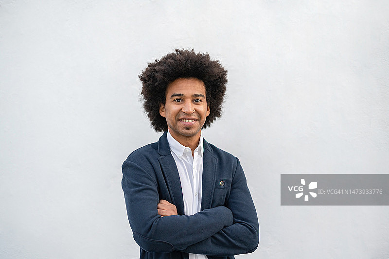 自信的年轻男商人肖像图片素材