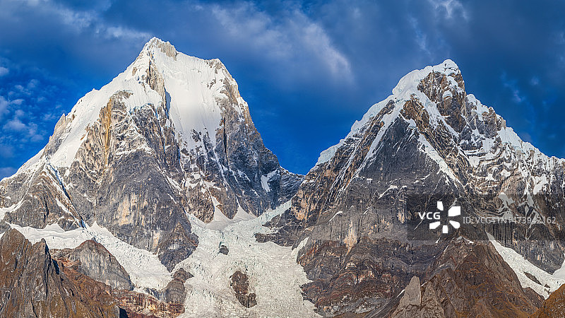 秘鲁安第斯山脉瓦伊瓦什山脉耶鲁帕哈山全景图片素材
