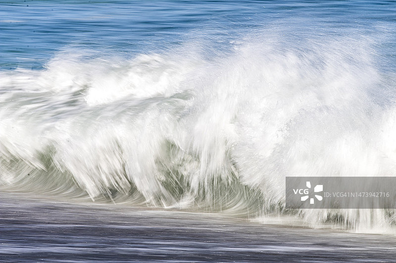 新西兰海浪撞击的慢速快门图片素材