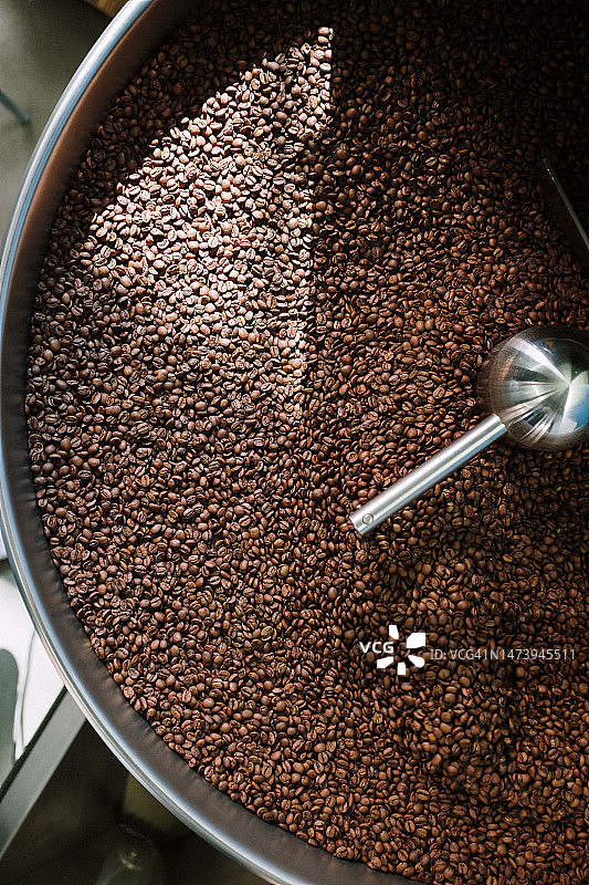 印度尼西亚容器中咖啡豆的高角度视图图片素材