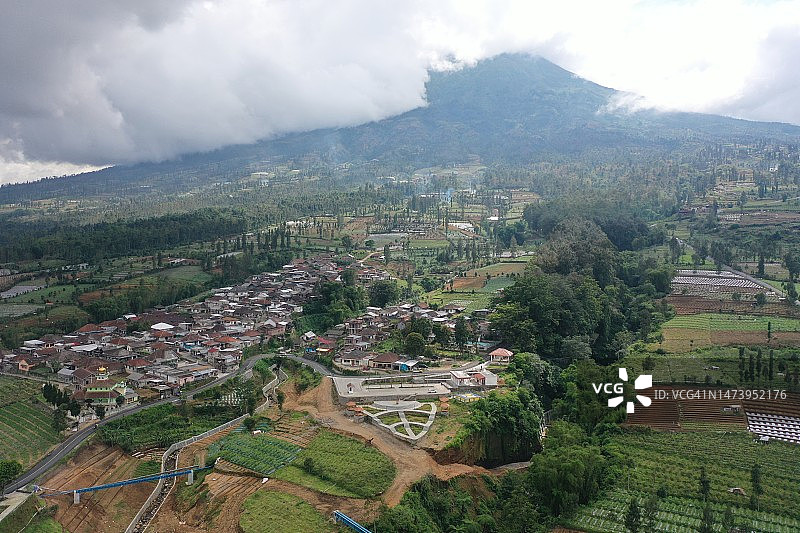 蓝天下的农田航拍图片素材