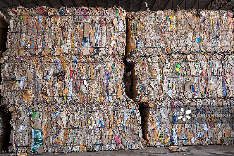 回收厂堆放的再生材料压缩包图片素材