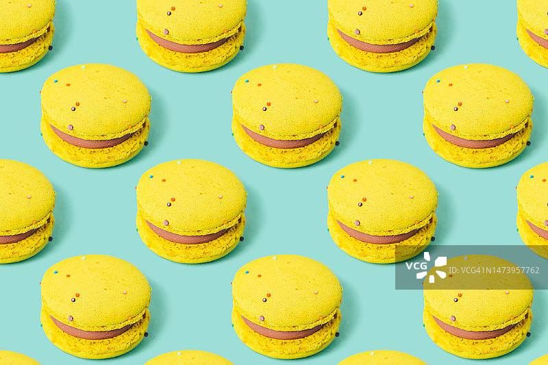 黄色马卡龙制成的彩色图案图片素材