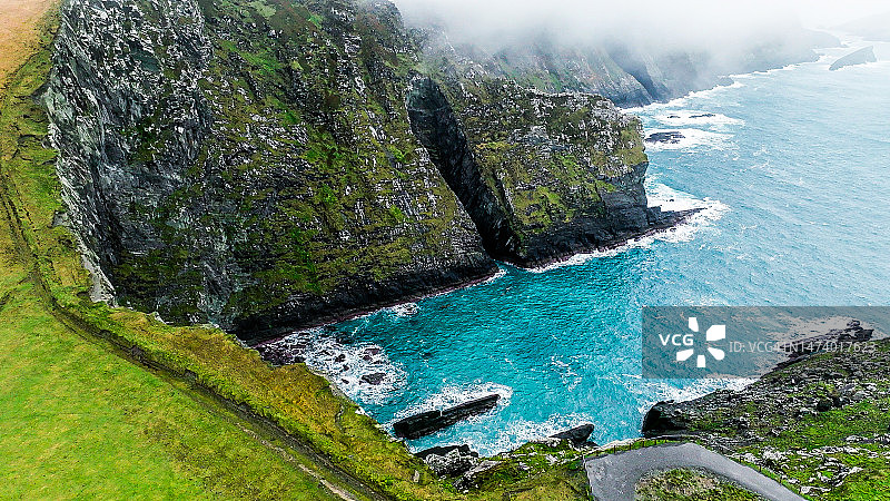 爱尔兰克里悬崖航拍景观，大西洋海岸线美景图片素材